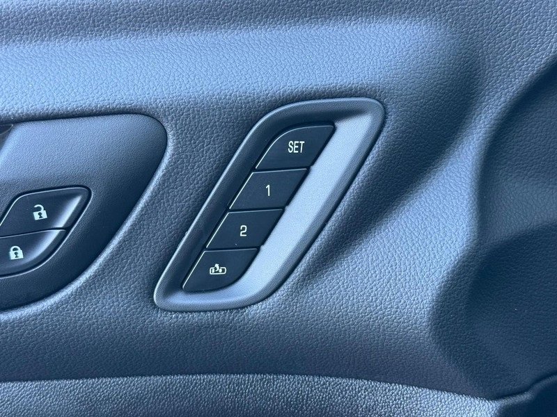 Used 2023 GMC Acadia SLT w/ Elevation Edition image 16