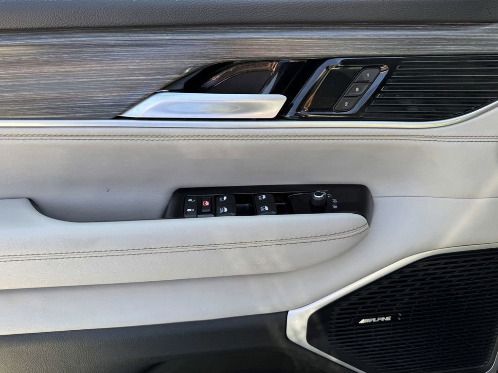 Used 2024 Jeep Wagoneer Series III AWD/4WD image 14