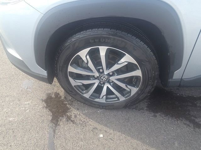 Used 2024 Toyota Corolla Cross XLE w/ Convenience Package image 20