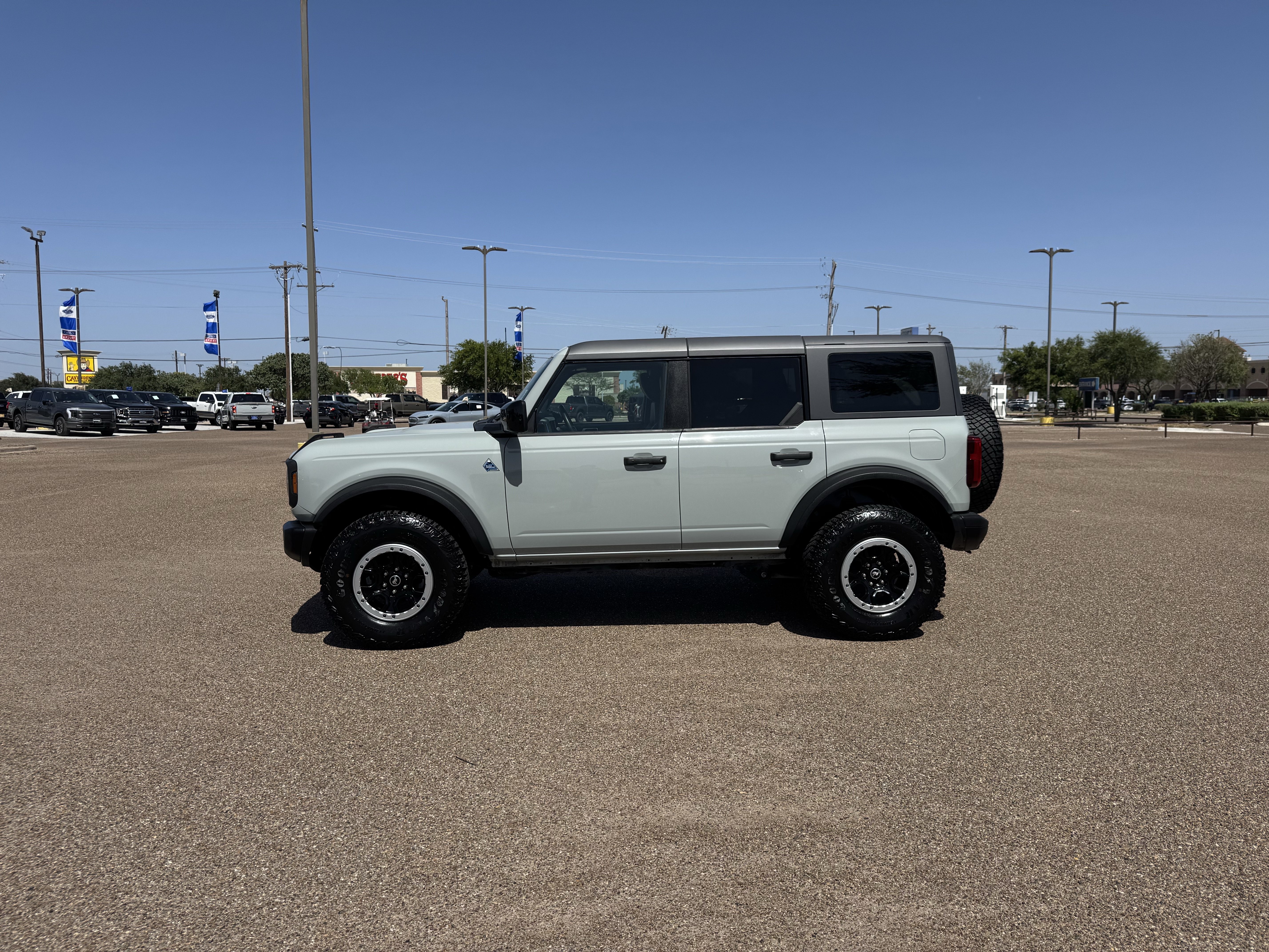 Certified 2024 Ford Bronco Black Diamond w/ Sasquatch Package AWD/4WD image 2