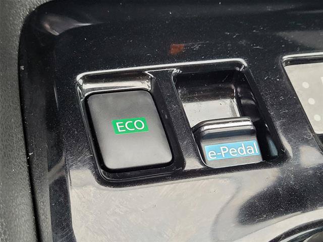 Used 2018 Nissan Leaf SV w/ Protection Package FWD image 15
