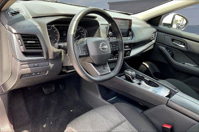 Used 2025 Nissan Rogue SV FWD image 17