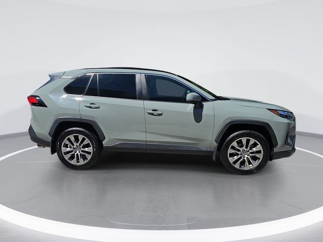 Used 2022 Toyota RAV4 XLE Premium AWD/4WD image 2