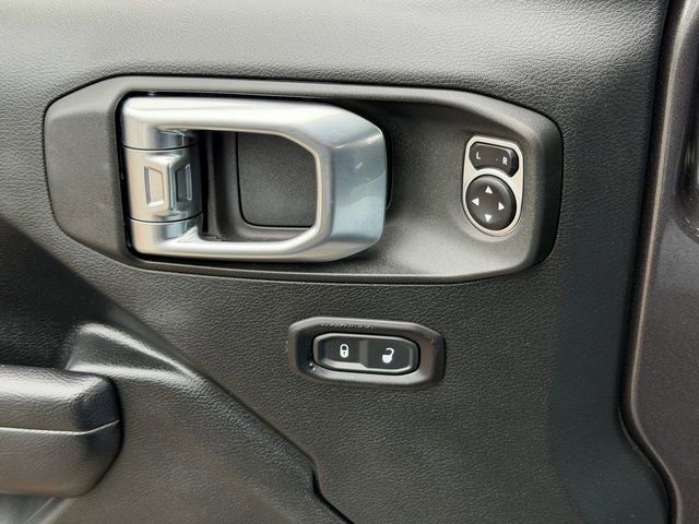 Used 2018 Jeep Wrangler Unlimited Sport S AWD/4WD image 21