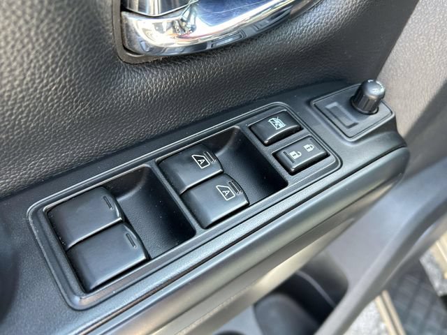 Used 2018 Nissan Titan SV w/ SV Convenience Package AWD/4WD image 19