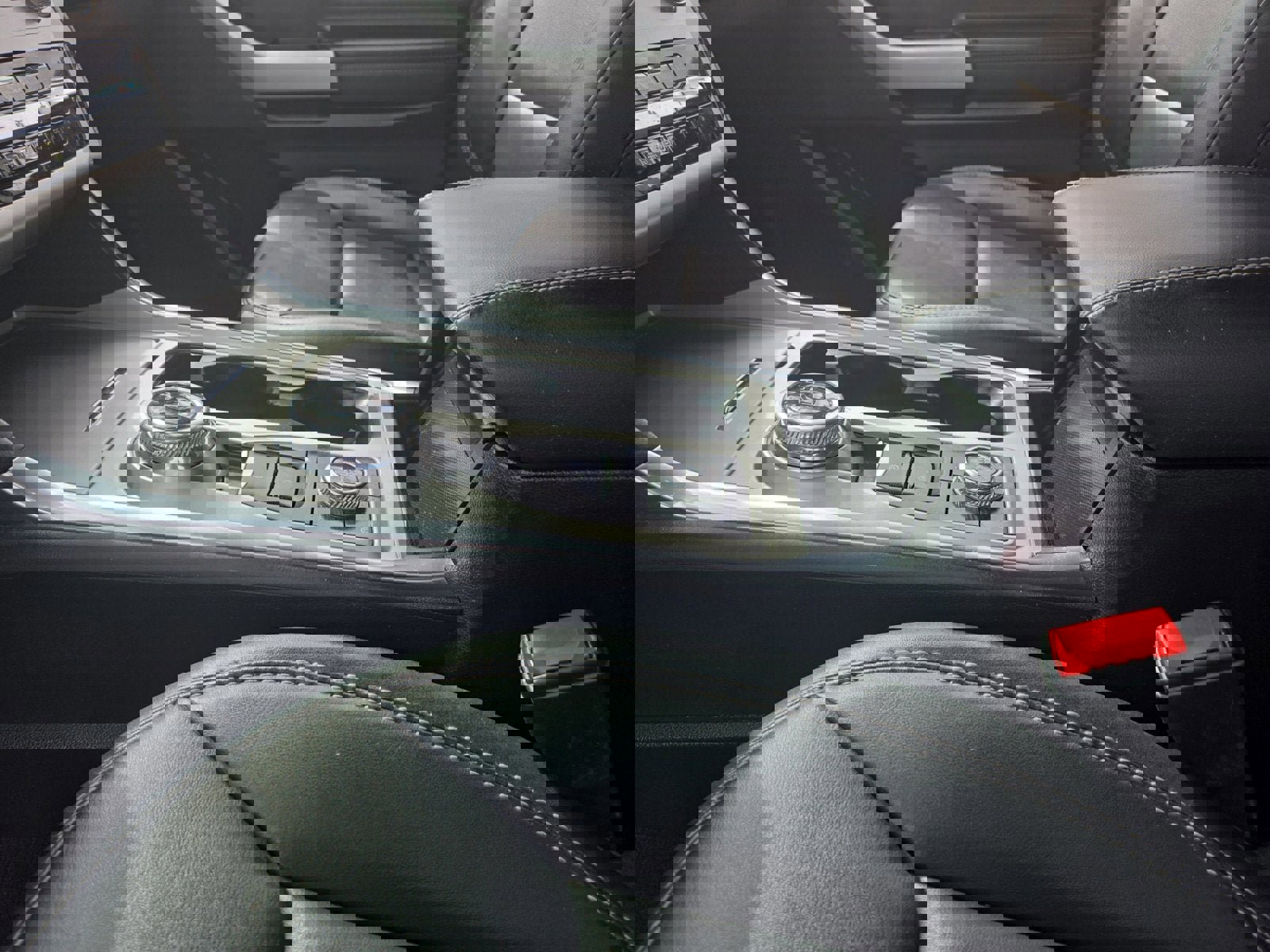 Certified 2022 Ford Explorer XLT w/ Equipment Group 202A image 22