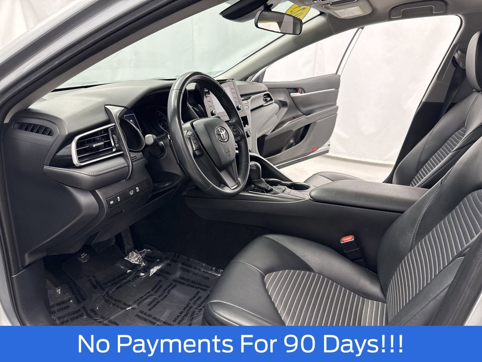 Used 2023 Toyota Camry SE image 11