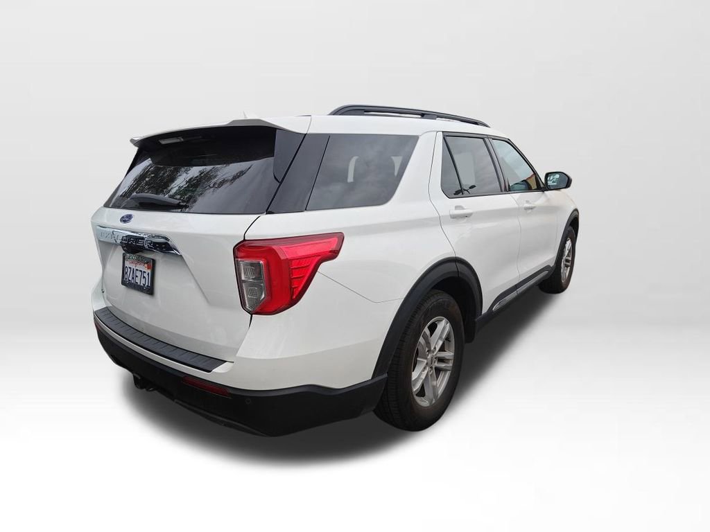 Certified 2021 Ford Explorer XLT image 3