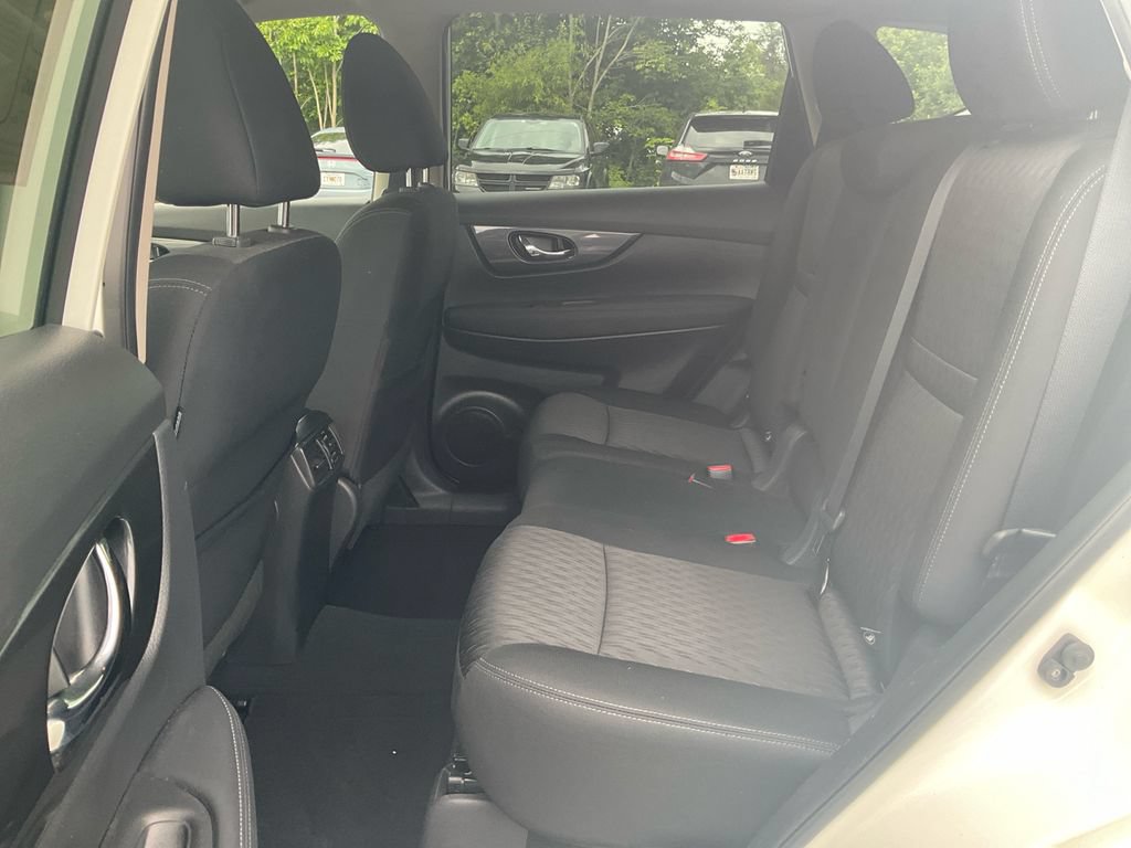 Used 2019 Nissan Rogue SV FWD image 14