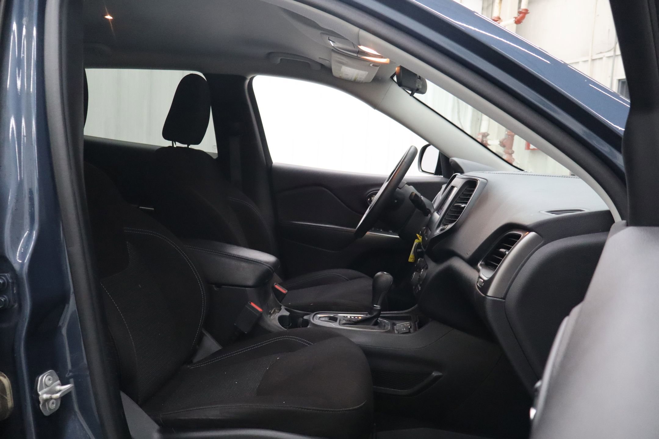 Used 2020 Jeep Cherokee Latitude image 31