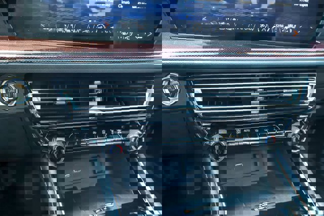 Used 2025 Chevrolet Traverse RS w/ LPO, Floor Liner Package AWD/4WD image 18