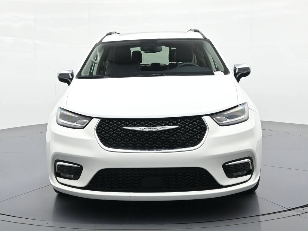 Used 2023 Chrysler Pacifica Limited FWD image 3
