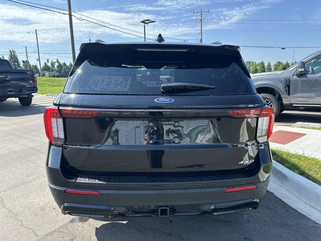 Certified 2025 Ford Explorer ST-Line AWD/4WD image 4