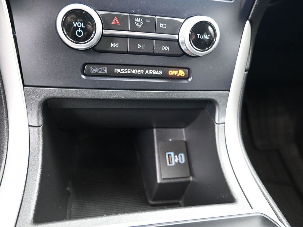 Certified 2022 Ford Edge SE w/ Black Appearance Package image 36