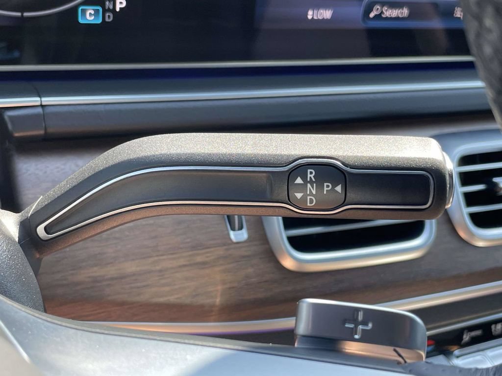 Used 2025 Mercedes-Benz GLS 450 4MATIC image 17
