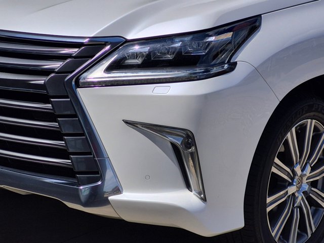 Used 2017 Lexus LX 570 4WD w/ Luxury Package image 10