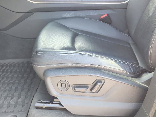 Used 2019 Audi Q8 Premium Plus w/ Premium Plus AWD/4WD image 23