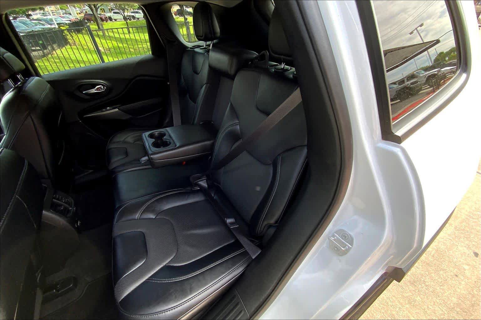 Used 2022 Jeep Cherokee Latitude Lux AWD/4WD image 36