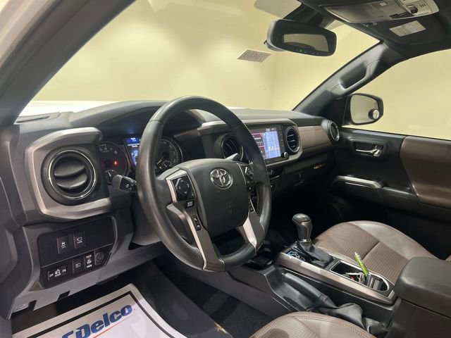 Used 2022 Toyota Tacoma Limited image 9