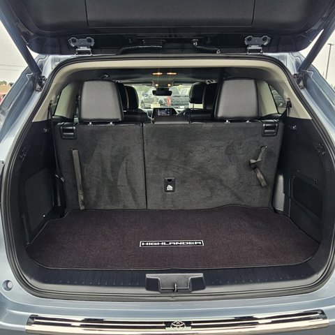 Used 2021 Toyota Highlander Limited image 17