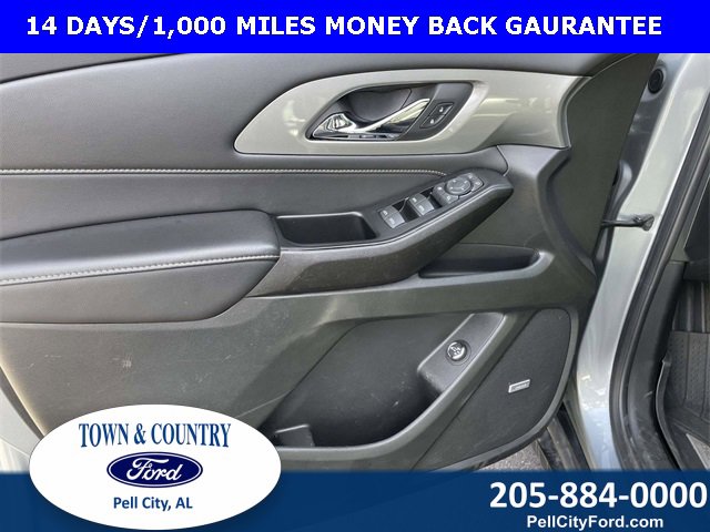 Used 2023 Chevrolet Traverse LT w/ LT Premium Package image 9