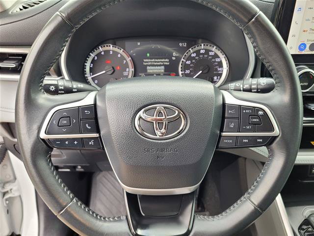 Used 2024 Toyota Highlander XLE AWD/4WD image 30