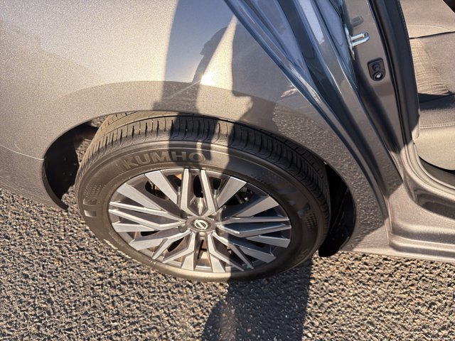 Used 2025 Nissan Altima 2.5 SV FWD image 19
