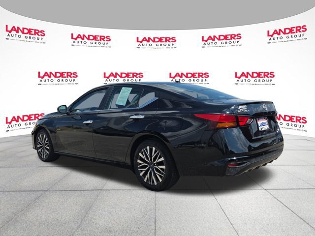 Used 2025 Nissan Altima 2.5 SV FWD image 5
