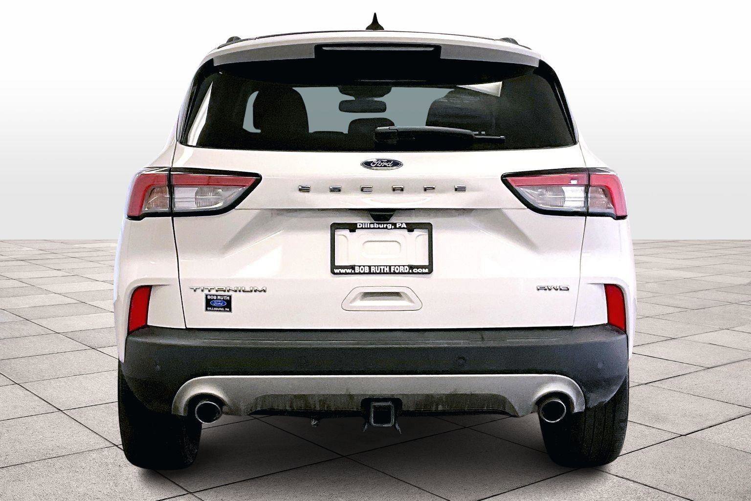 Certified 2022 Ford Escape Titanium w/ Class II Trailer Tow Package image 2
