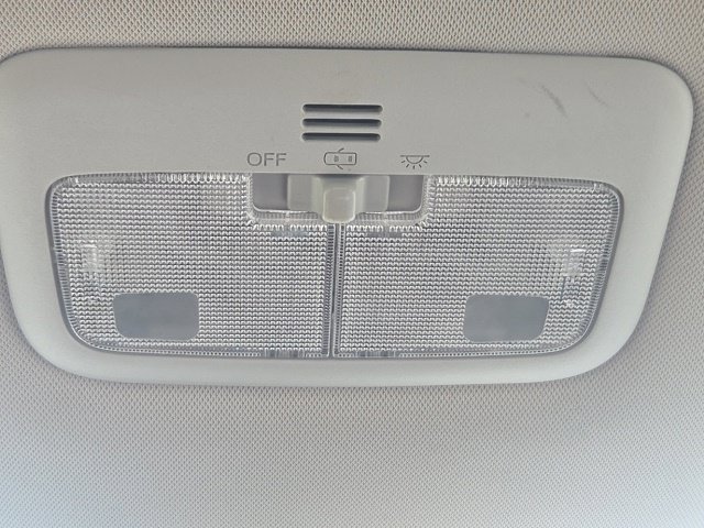 Used 2018 Toyota Corolla LE w/ Carpet Mat Package (TMS) FWD image 21