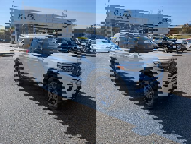 Certified 2023 Ford Explorer XLT w/ Equipment Group 202A image 7