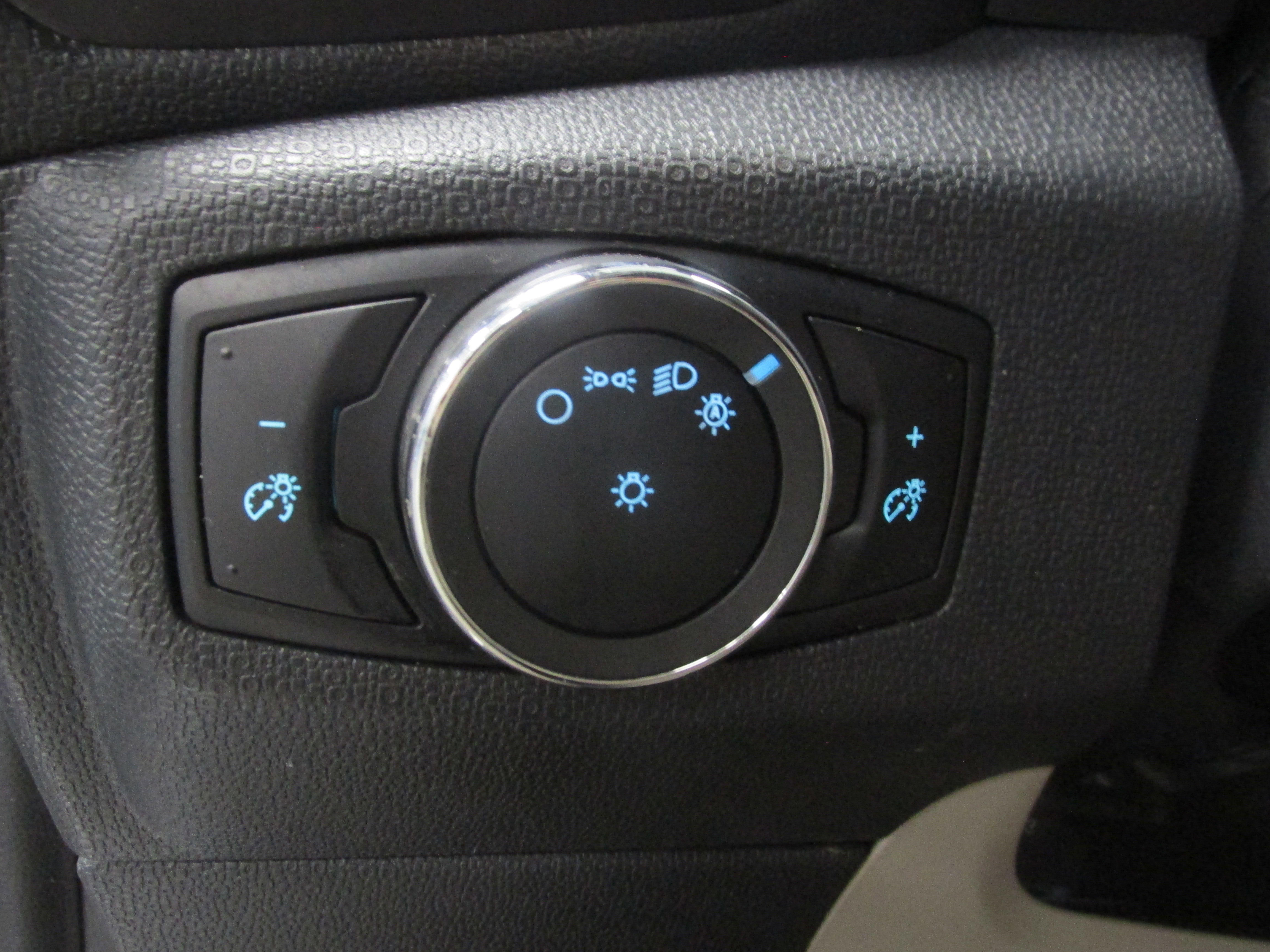 Certified 2020 Ford EcoSport S image 28