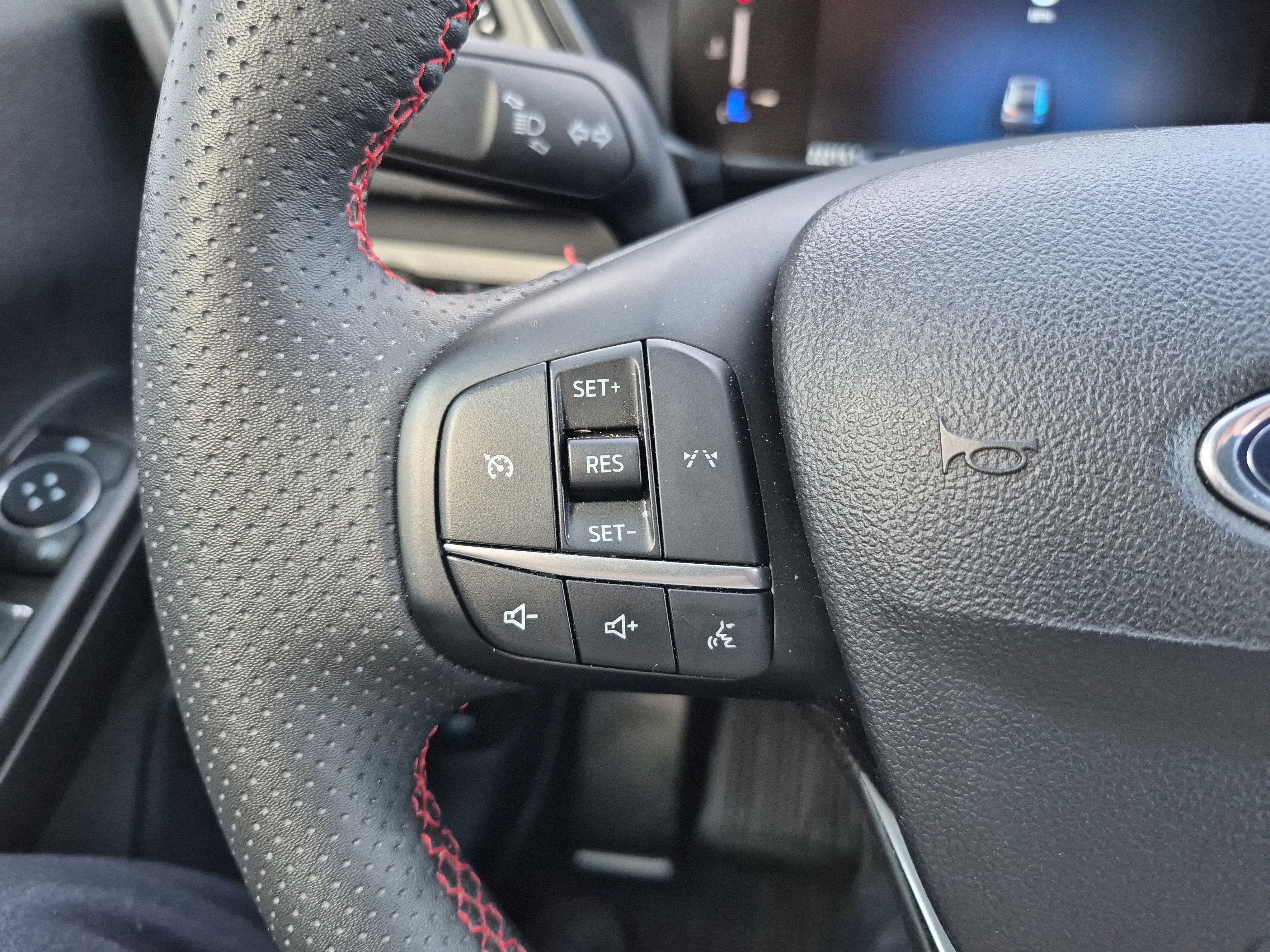 Certified 2025 Ford Escape ST-Line Elite image 26