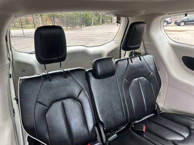 Used 2023 Chrysler Pacifica Limited image 20