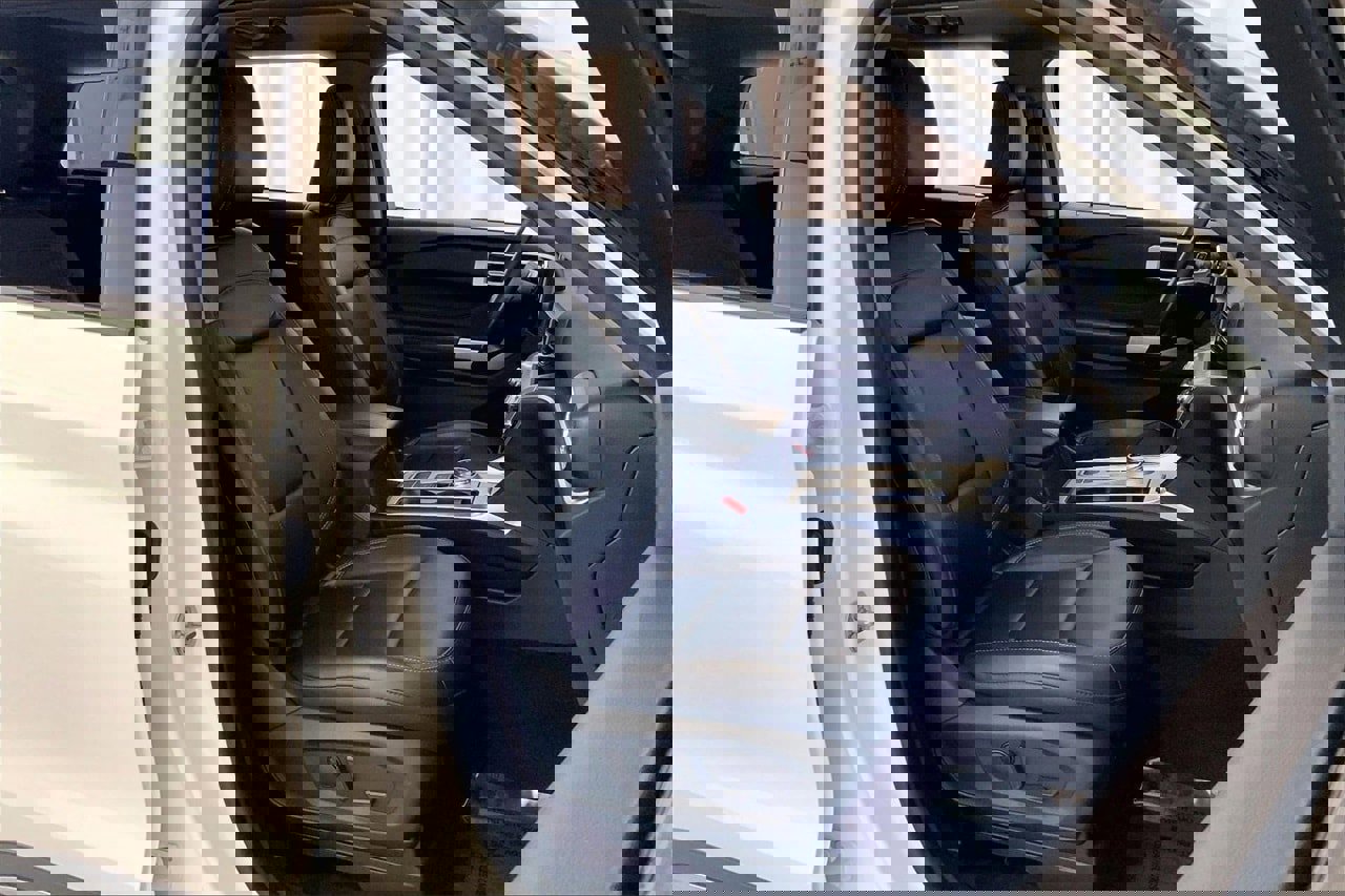 Certified 2023 Ford Explorer XLT w/ Equipment Group 202A image 6