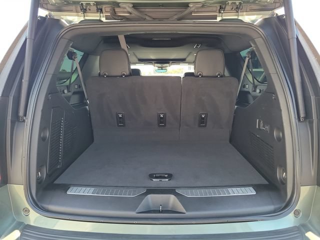 Used 2024 Chevrolet Suburban Premier w/ Premium Package 2 AWD/4WD image 7