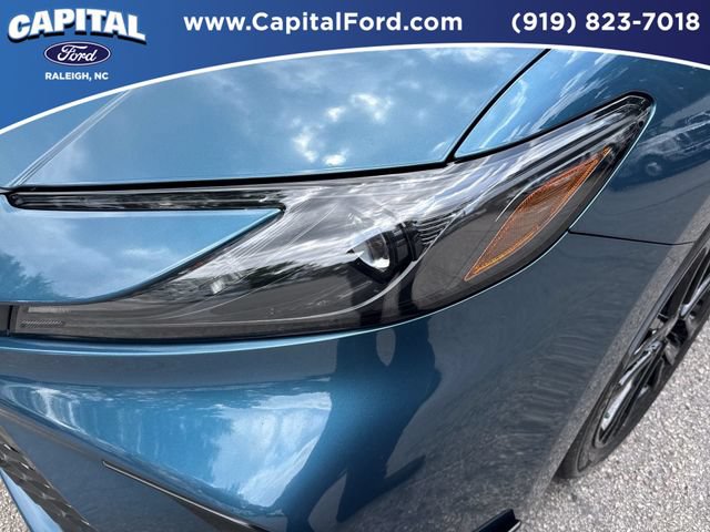 Used 2025 Toyota Camry SE FWD image 11