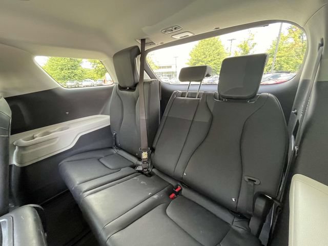 Used 2023 Kia Carnival LX FWD image 14