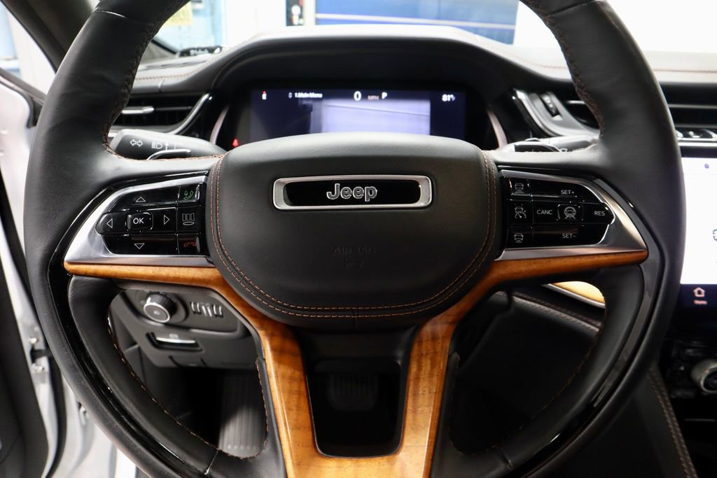 Used 2022 Jeep Grand Cherokee Summit AWD/4WD image 32