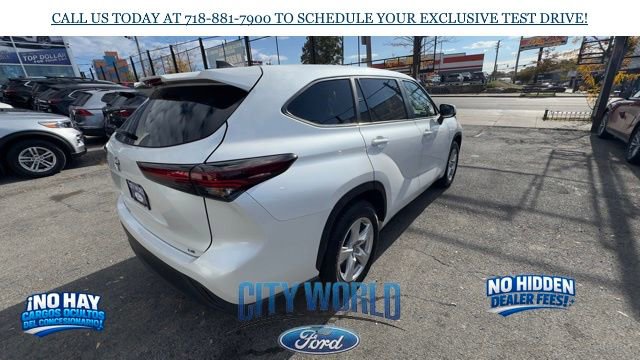 Used 2024 Toyota Highlander LE FWD image 5