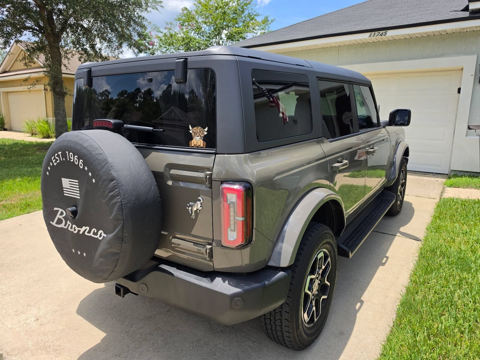 Certified 2025 Ford Bronco Outer Banks AWD/4WD image 2