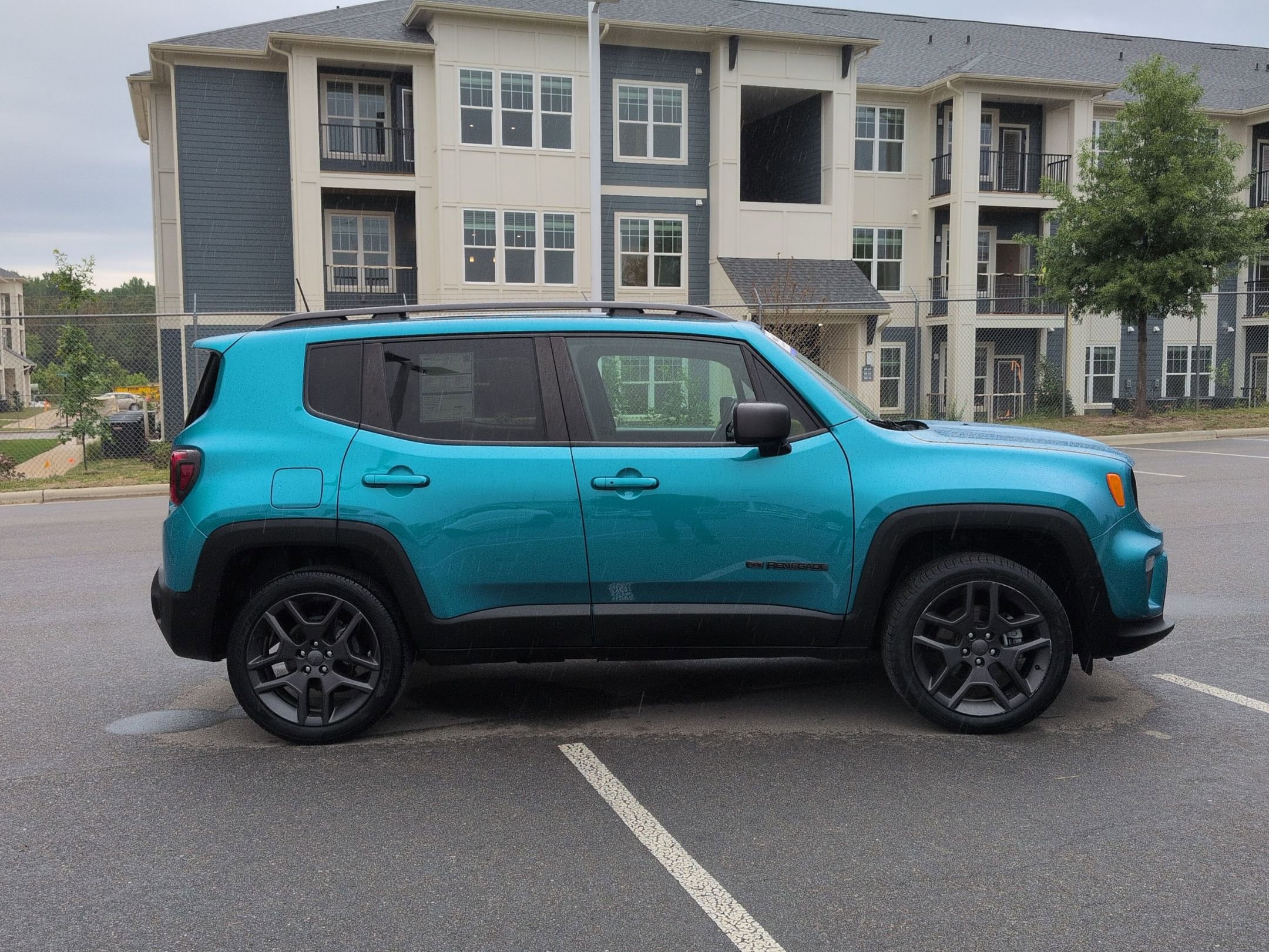 Used 2021 Jeep Renegade Latitude w/ Luxury Group II AWD/4WD image 3