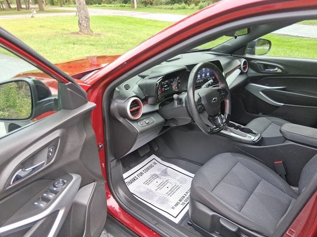 Used 2025 Chevrolet Trax RS w/ Driver Confidence Package FWD image 9