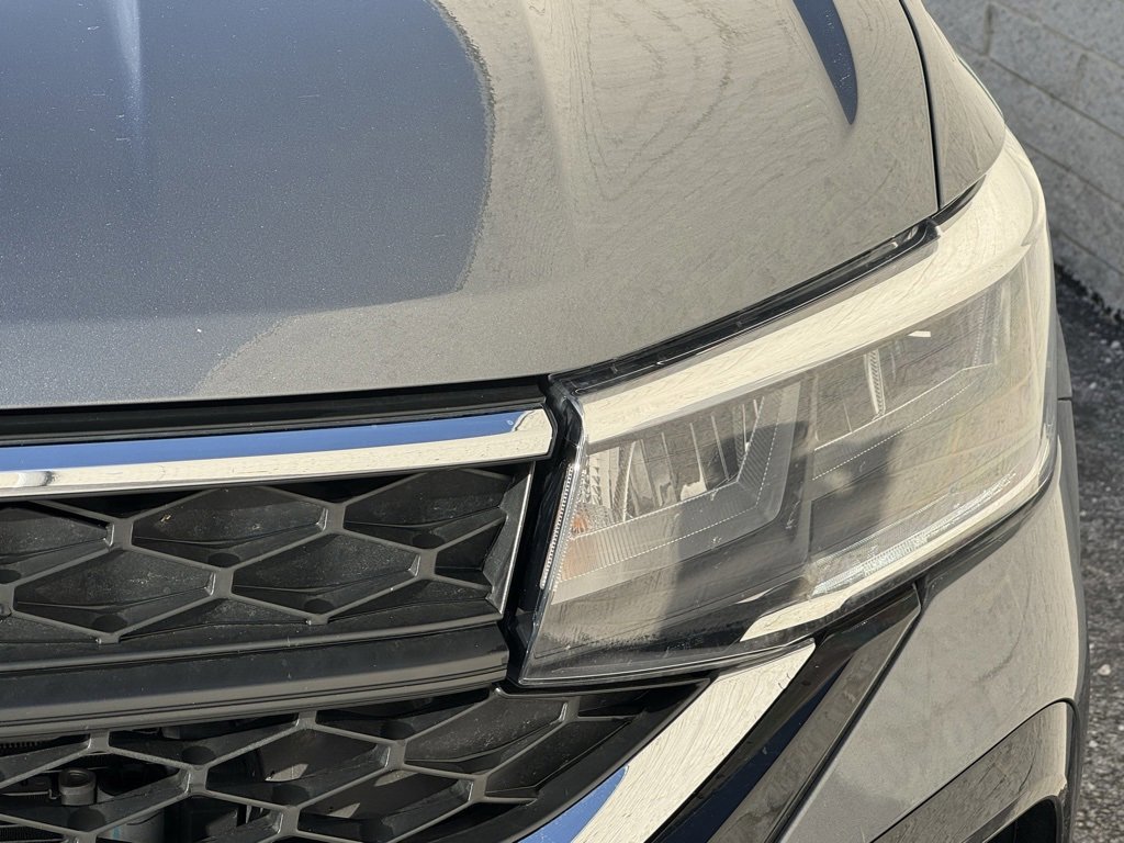 Used 2023 Volkswagen Taos SE w/ Panoramic Sunroof Package image 11