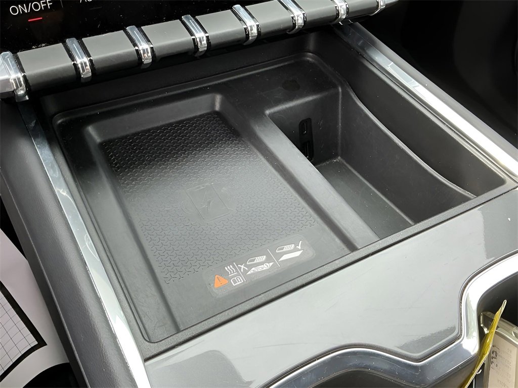 Used 2025 GMC Acadia Elevation image 29