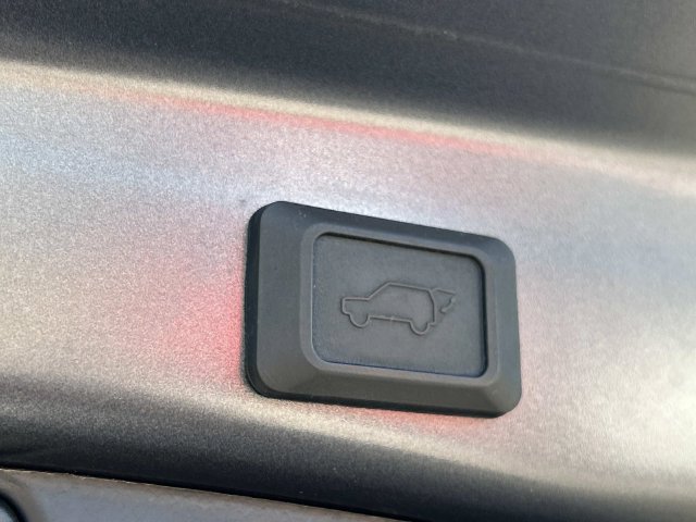 Used 2021 Toyota RAV4 XLE w/ Convenience Package FWD image 23