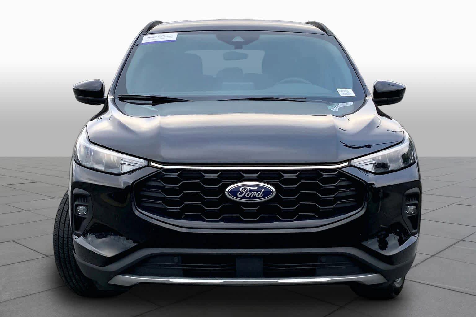 Certified 2025 Ford Escape ST-Line Select AWD/4WD image 4