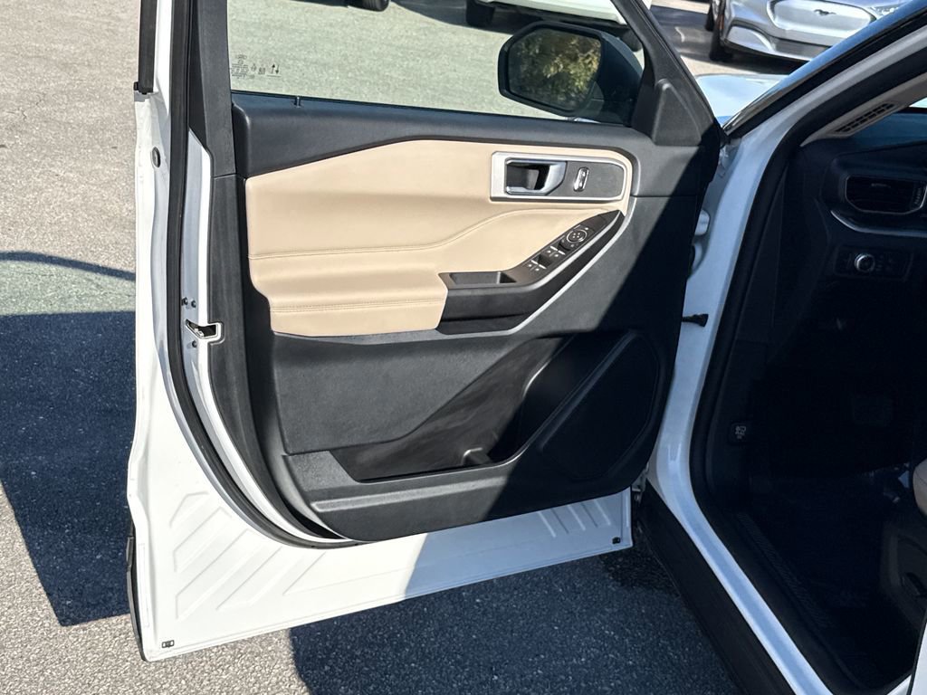 Certified 2020 Ford Explorer XLT w/ Equipment Group 202A image 13