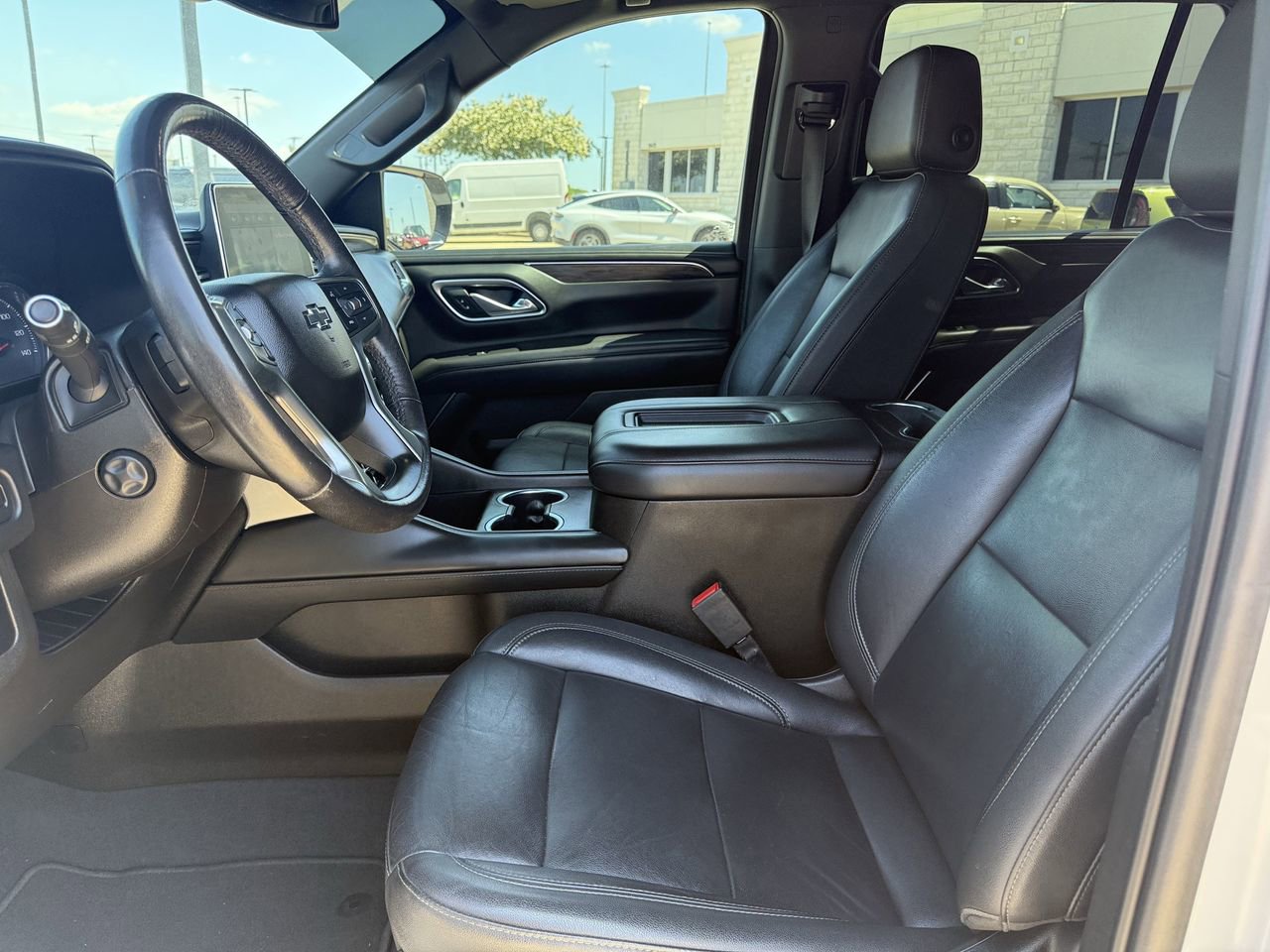 Used 2021 Chevrolet Tahoe Z71 w/ Luxury Package AWD/4WD image 23