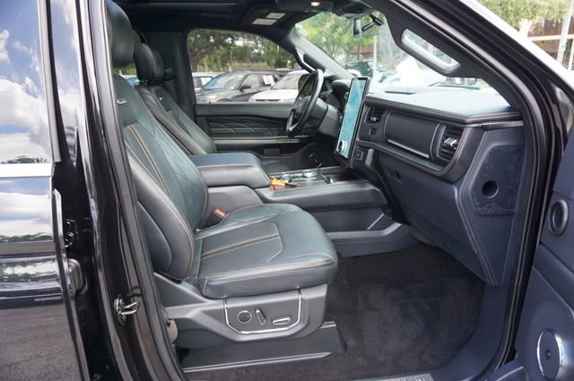 Certified 2023 Ford Expedition Platinum AWD/4WD image 3
